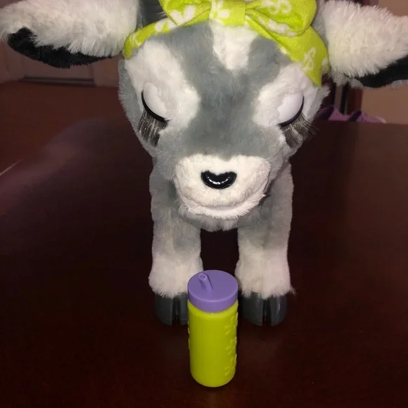 Furreal Daisy the yoga goat - Picture 11 of 11